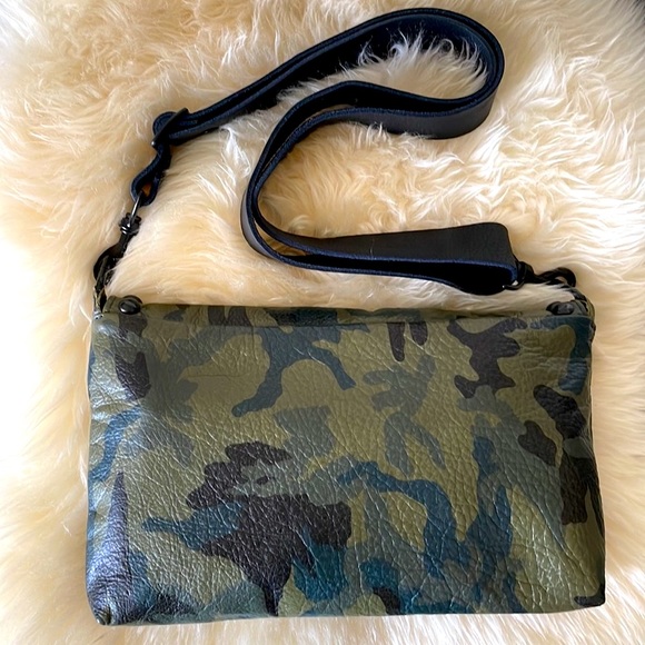 Lynn Tallerico Robin Bag in Camo - Picture 2 of 6